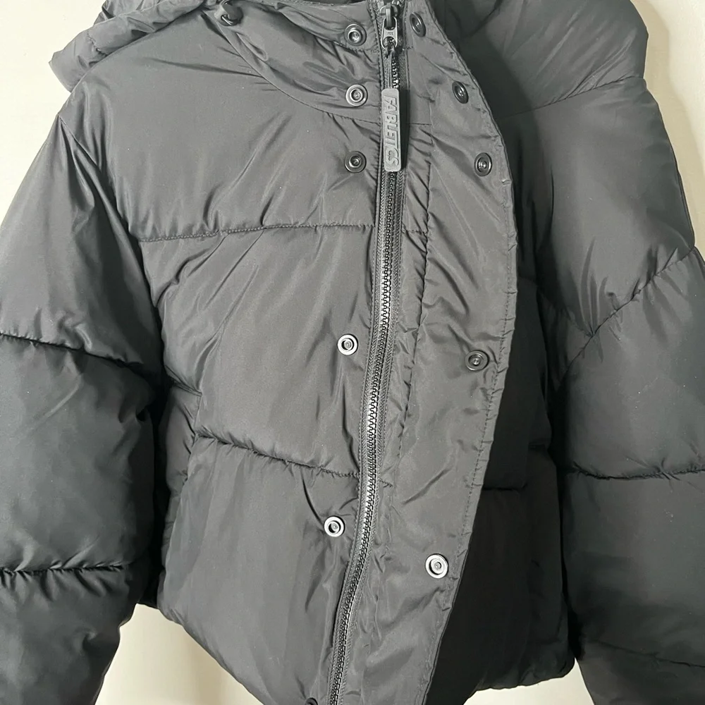 Fabletics Black Cropped Puffer Jacket with Hood size medium - Picture 4 of 7